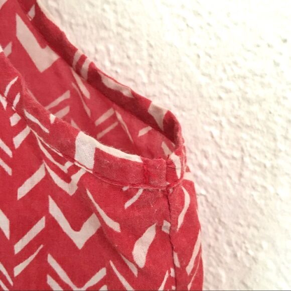BeachLunchLounge chevron print V-neck tank S - Picture 7 of 7
